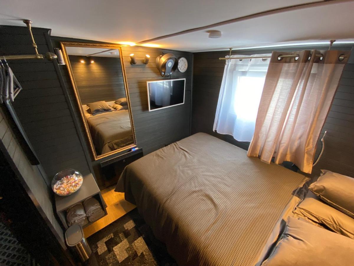 Modernus Kambarys Barzoje Ant Nemuno Otel Kaunas Dış mekan fotoğraf