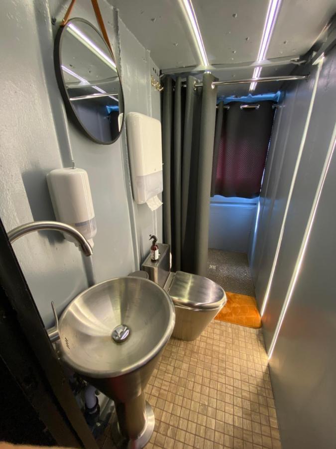 Modernus Kambarys Barzoje Ant Nemuno Otel Kaunas Dış mekan fotoğraf