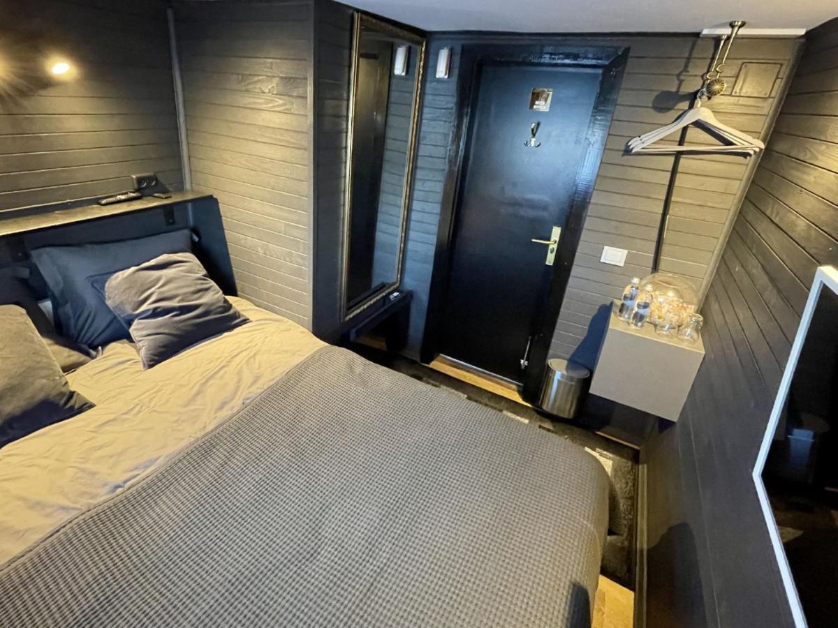 Modernus Kambarys Barzoje Ant Nemuno Otel Kaunas Dış mekan fotoğraf